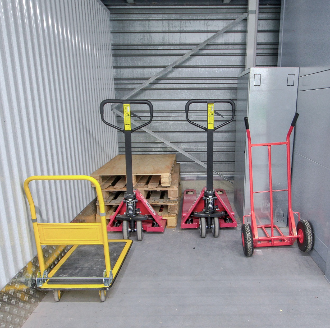 PLANETE STOCKAGE MONTAIGU-VENDEE - Photo 4